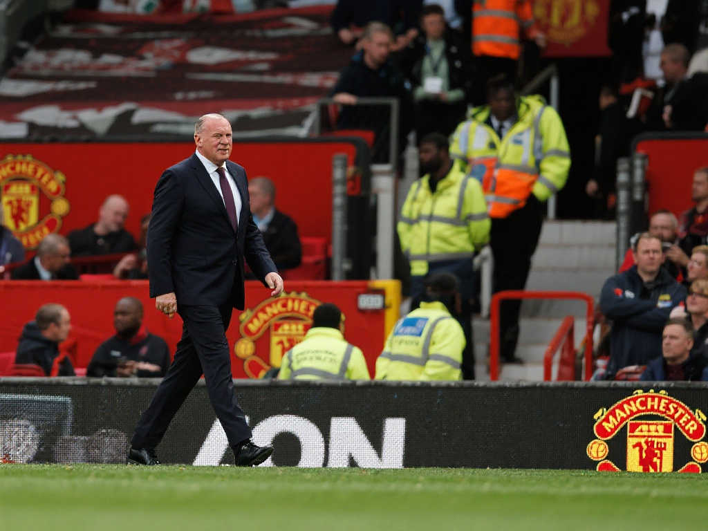 悬崖峭壁般 悬崖峭壁般